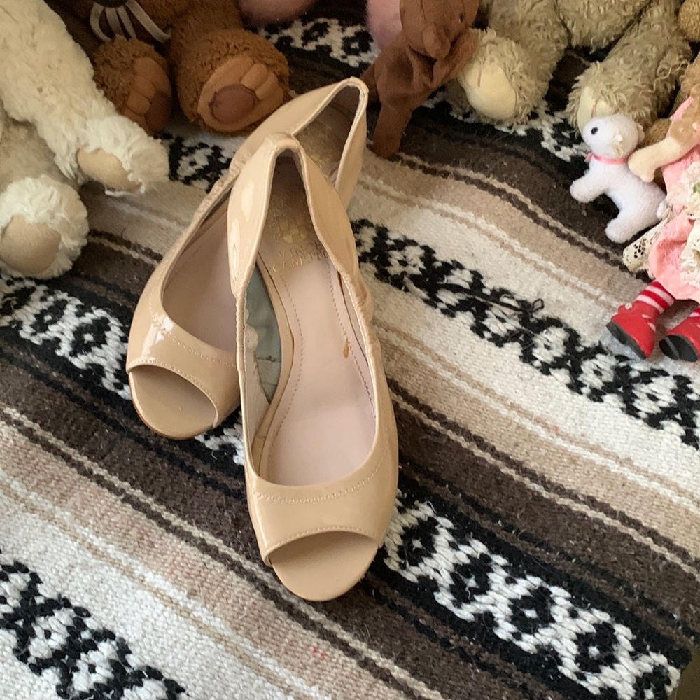 True to size VINCE CAMUTO wedges